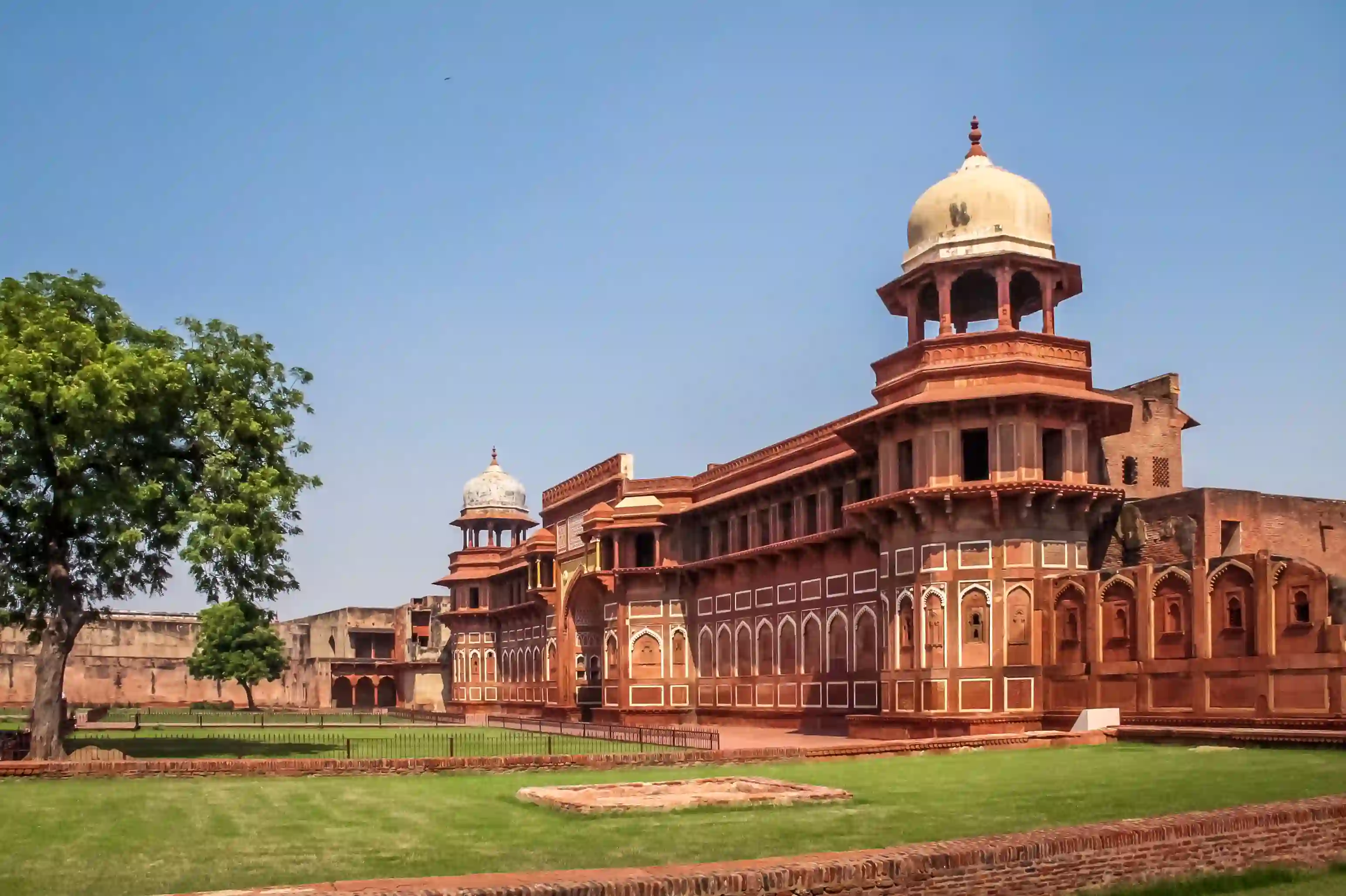 Taj Mahal tour by Gatimaan Express train from Delhi