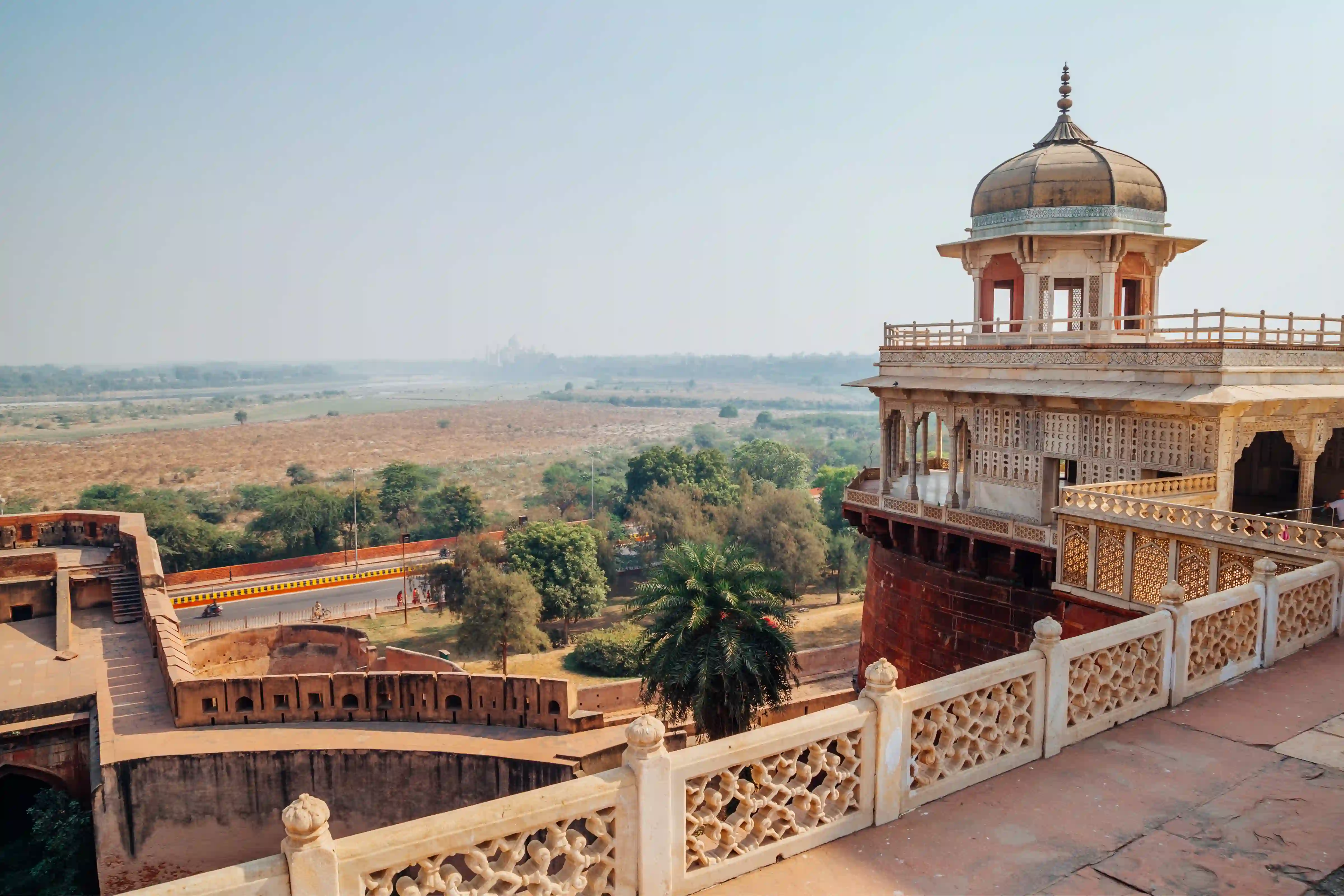 Taj Mahal tour by Gatimaan Express train from Delhi